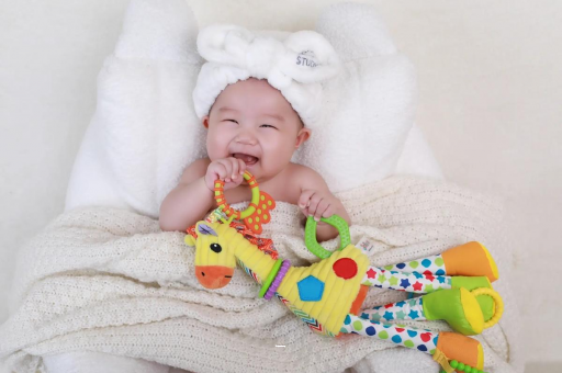 酒泉三个月宝宝正确抱姿 酒泉三个月宝宝正确抱姿